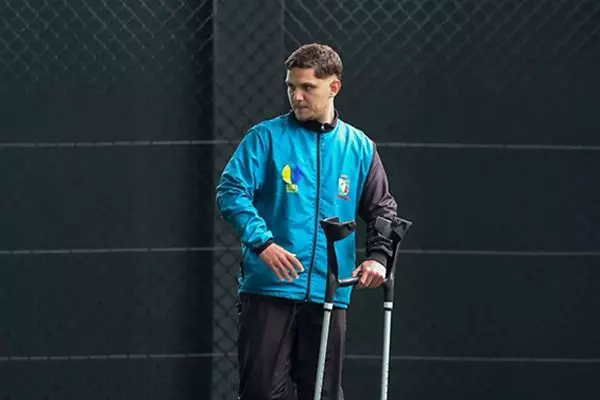 Jovem de Rio Negro arrecada recursos para cirurgia de prótese no quadril após complicações de tratamento contra o câncer